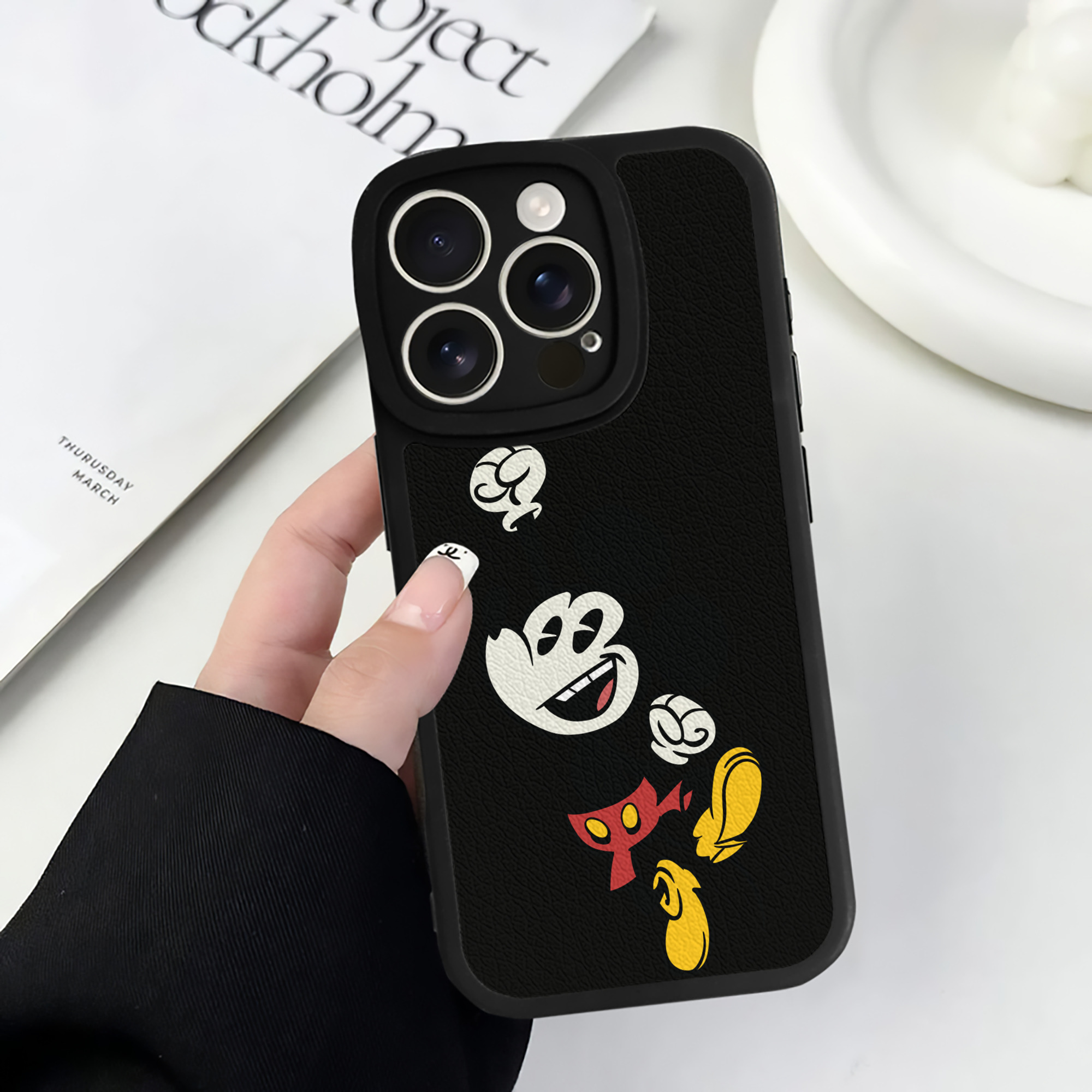 （画像用） ミッキーマウス Mickey Mouse 【iPhone 16シリーズ対応】シリコンスマホケース（レザー調） 材質：シリコン